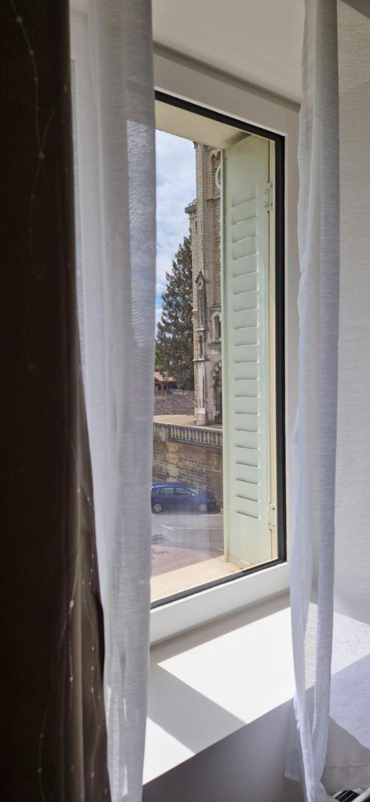 Appartement Au Pied De La Basilique à Bourg-en-Bresse Extérieur photo